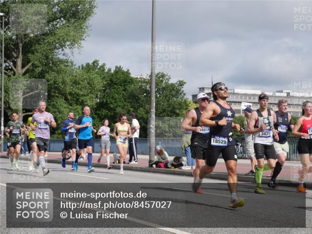 29.06.2025 - hella hamburg halbmarathon Luisa Fischer http://msf.ph/oto/8457027 29.06.2025 09:52:25 Kennedybrücke 14374, 19, 6704, 18734, 18412, 7796, 16819, 18529, 3431, 18979, 11, 1615, 1800, 1975, 2324, 2949, 3431, 4303, 4425, 5248, 6682, 7495, 7796, 8925 meine-sportfotos.de