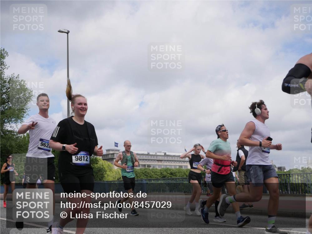 29.06.2025 - hella hamburg halbmarathon Luisa Fischer http://msf.ph/oto/8457029 29.06.2025 10:35:58 Kennedybrücke 962, 9812, 15364, 125, 1237, 1647, 2059, 2959, 3391, 3660, 3708, 4555, 5110, 5156, 7135, 7749, 7750, 8170, 9034, 9812, 10002, 10770 meine-sportfotos.de