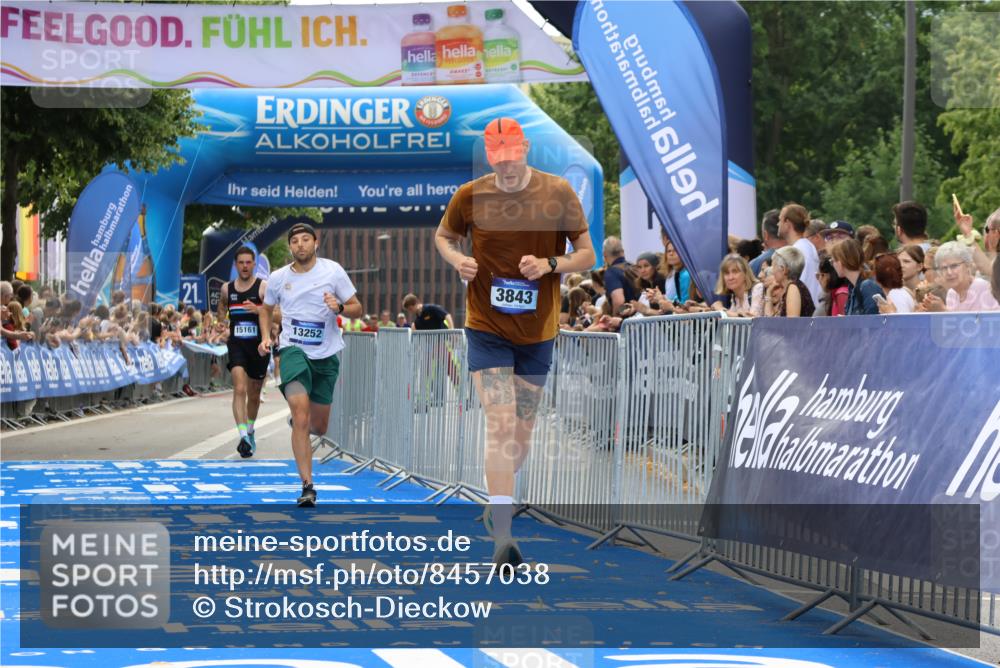 29.06.2025 - hella hamburg halbmarathon Strokosch-Dieckow http://msf.ph/oto/8457038 29.06.2025 10:35:47 Ziel 3843, 12462, 12899, 13252, 15161, 16119 meine-sportfotos.de