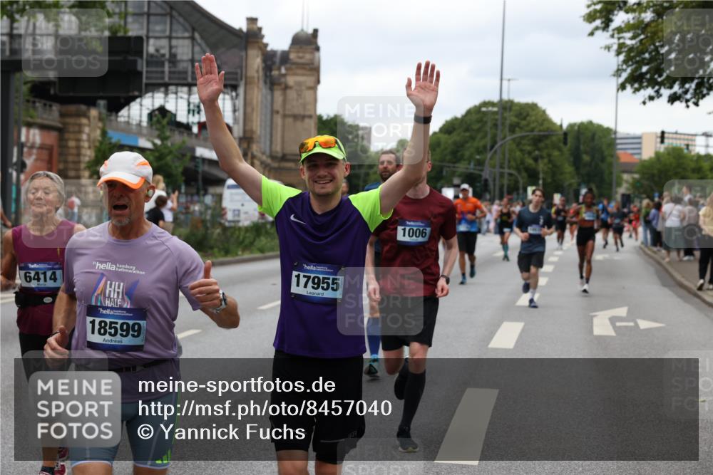 29.06.2025 - hella hamburg halbmarathon Yannick Fuchs http://msf.ph/oto/8457040 29.06.2025 10:56:22 20KM 1006, 1128, 1264, 1377, 1432, 1568, 1573, 1726, 6414, 6415, 6580, 6752, 7658, 7869, 8045, 8154, 8624, 9131, 9718, 9928, 10214, 10519, 10797, 11180, 11670, 11968, 12156, 13498, 13868, 14368, 14456, 15859, 16292, 16654, 16688, 16808, 17136, 17383, 17532, 17955, 18000, 18599, 18919, 19023 meine-sportfotos.de