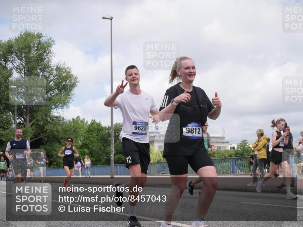 29.06.2025 - hella hamburg halbmarathon Luisa Fischer http://msf.ph/oto/8457043 29.06.2025 10:35:59 Kennedybrücke 8170, 7135, 12, 9628, 9812, 1250, 1647, 2059, 2959, 3391, 3660, 3708, 4096, 4555, 5110, 5156, 6861, 7135, 7750, 8170, 9034, 9812, 10002, 10770 meine-sportfotos.de