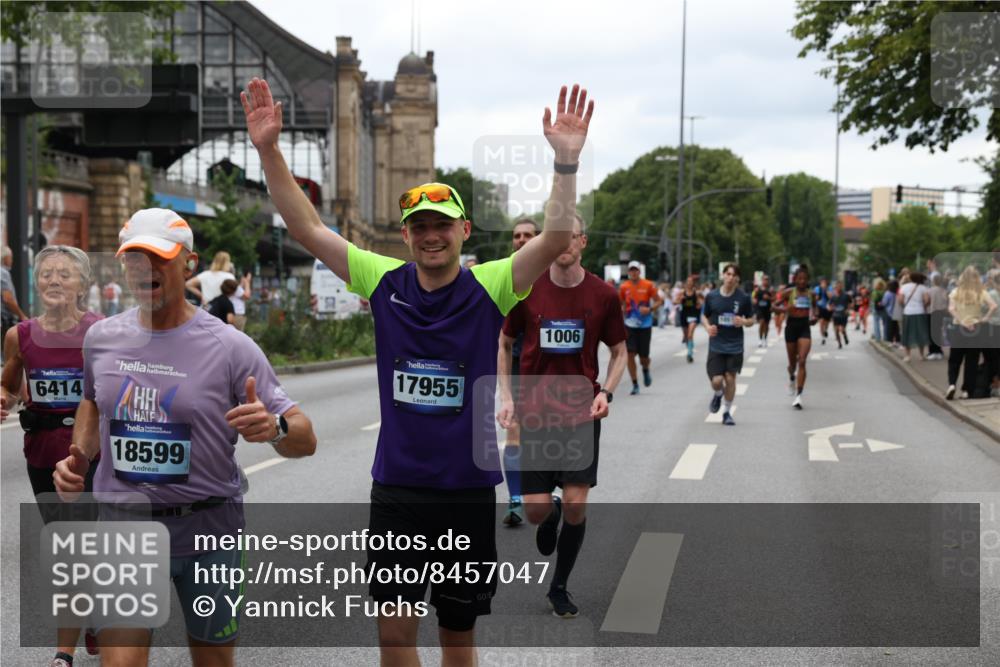 29.06.2025 - hella hamburg halbmarathon Yannick Fuchs http://msf.ph/oto/8457047 29.06.2025 10:56:22 20KM 1006, 1128, 1264, 1377, 1432, 1568, 1573, 1726, 6414, 6415, 6580, 6752, 7658, 7869, 8045, 8154, 8624, 9131, 9718, 9928, 10214, 10519, 10797, 11180, 11670, 11968, 12156, 13498, 13868, 14368, 14456, 15859, 16292, 16654, 16688, 16808, 17136, 17383, 17532, 17955, 18000, 18599, 18919, 19023 meine-sportfotos.de
