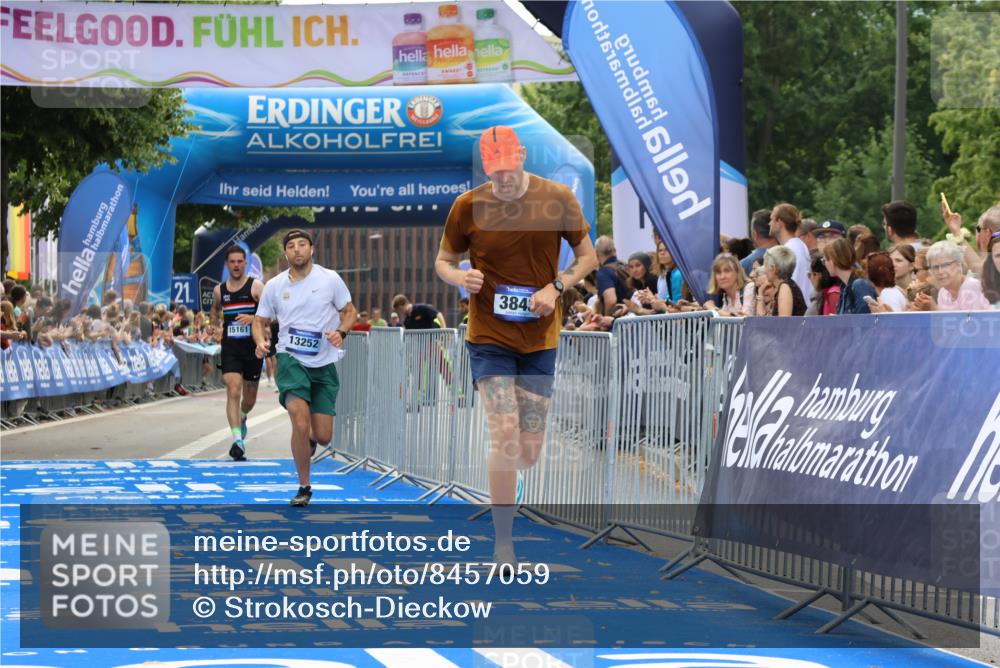 29.06.2025 - hella hamburg halbmarathon Strokosch-Dieckow http://msf.ph/oto/8457059 29.06.2025 10:35:47 Ziel 3843, 12462, 12899, 13252, 15161, 16119 meine-sportfotos.de