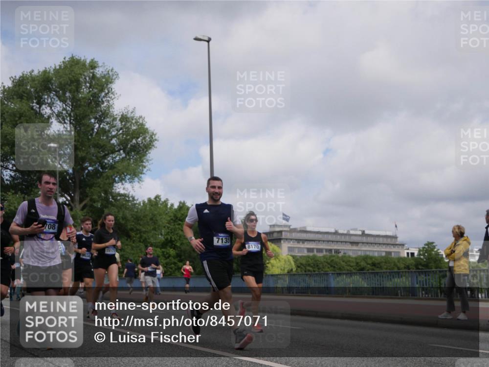 29.06.2025 - hella hamburg halbmarathon Luisa Fischer http://msf.ph/oto/8457071 29.06.2025 10:36:00 Kennedybrücke 708, 9034, 15171, 7135, 8170, 1647, 1732, 2059, 2959, 3221, 3391, 3653, 3660, 3708, 4096, 4555, 5110, 5156, 6861, 7135, 7750, 8170, 9034, 9471, 9812, 10002, 10770 meine-sportfotos.de