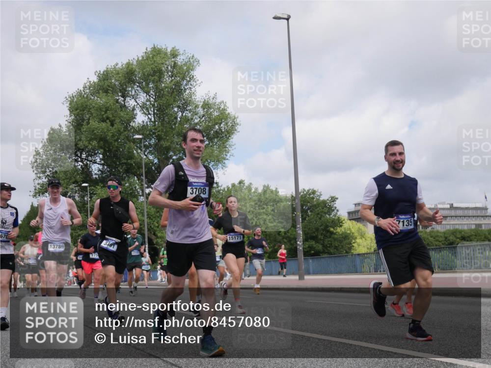 29.06.2025 - hella hamburg halbmarathon Luisa Fischer http://msf.ph/oto/8457080 29.06.2025 10:36:01 Kennedybrücke 670, 10770, 3708, 13789, 15171, 775, 17157, 7135, 1732, 2059, 2384, 2959, 3221, 3391, 3653, 3708, 4096, 4555, 5156, 5581, 6861, 7135, 7750, 8170, 8839, 9034, 9471, 9812, 10002, 10770 meine-sportfotos.de