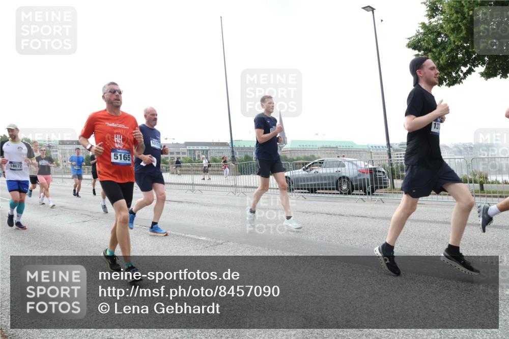 29.06.2025 - hella hamburg halbmarathon Lena Gebhardt http://msf.ph/oto/8457090 29.06.2025 10:31:35 Lombardsbrücke 18672, 5165, 10111, 13, 1235, 1292, 1373, 1844, 1879, 1979, 2414, 2672, 2831, 2832, 2914, 3396, 3397, 3424, 3571, 3681, 3751, 4561, 4817, 4877, 4953, 5165, 5437, 5846, 5943, 5965, 6057, 6078, 6160, 6195, 6546, 6573, 6640, 7334, 7604, 7772, 8050, 8072, 8073, 8304, 8620, 8806, 9078, 9104, 9183, 9478, 9812, 9883, 10111, 10240, 10586, 11587, 11988, 13724, 14349, 15725, 16457, 16978, 17404, 17509, 17517, 17587, 17706 meine-sportfotos.de