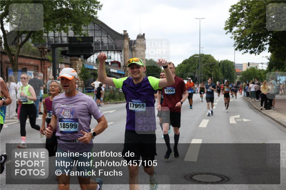 29.06.2025 - hella hamburg halbmarathon Yannick Fuchs http://msf.ph/oto/8457105 29.06.2025 10:56:22 20KM 1006, 1128, 1264, 1377, 1432, 1568, 1573, 1726, 6414, 6415, 6580, 6752, 7658, 7869, 8045, 8154, 8624, 9131, 9718, 9928, 10214, 10519, 10797, 11180, 11670, 11968, 12156, 13498, 13868, 14368, 14456, 15859, 16292, 16654, 16688, 16808, 17136, 17383, 17532, 17955, 18000, 18599, 18919, 19023 meine-sportfotos.de