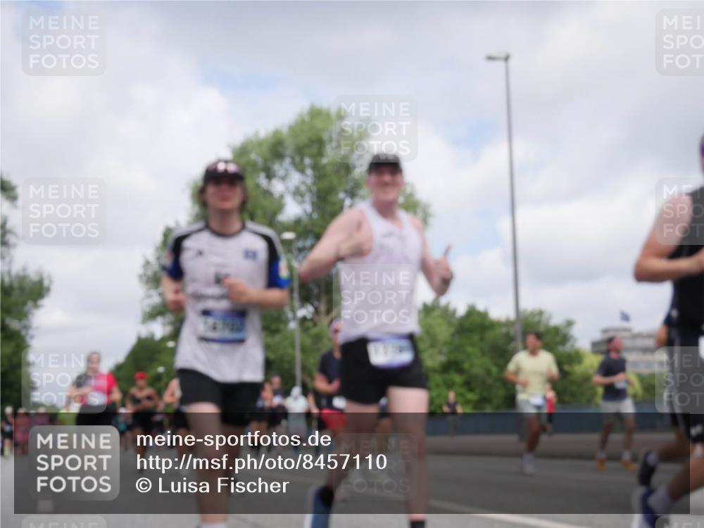 29.06.2025 - hella hamburg halbmarathon Luisa Fischer http://msf.ph/oto/8457110 29.06.2025 10:36:03 Kennedybrücke 1732, 2059, 2384, 3221, 3391, 3653, 3708, 4030, 4096, 4555, 5156, 5581, 6861, 7135, 7750, 8170, 8839, 9034, 9471, 9768, 10770 meine-sportfotos.de