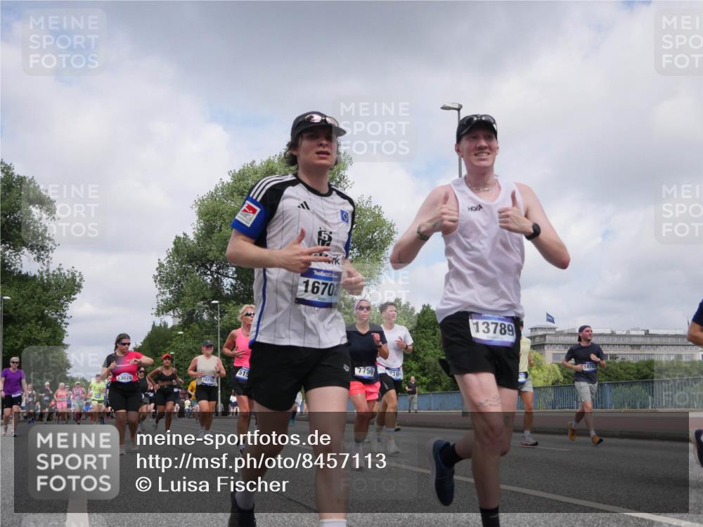 29.06.2025 - hella hamburg halbmarathon Luisa Fischer http://msf.ph/oto/8457113 29.06.2025 10:36:03 Kennedybrücke 13026, 10770, 515, 5, 16702, 7750, 731, 13789, 18743, 1732, 2059, 2384, 3221, 3391, 3653, 3708, 4030, 4096, 4555, 5156, 5581, 6861, 7135, 7750, 8170, 8839, 9034, 9471, 9768, 10770 meine-sportfotos.de