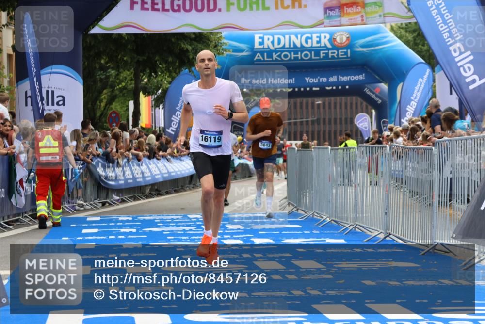 29.06.2025 - hella hamburg halbmarathon Strokosch-Dieckow http://msf.ph/oto/8457126 29.06.2025 10:35:43 Ziel 3843, 4062, 12462, 12899, 13252, 14841, 15161, 16119, 18841 meine-sportfotos.de