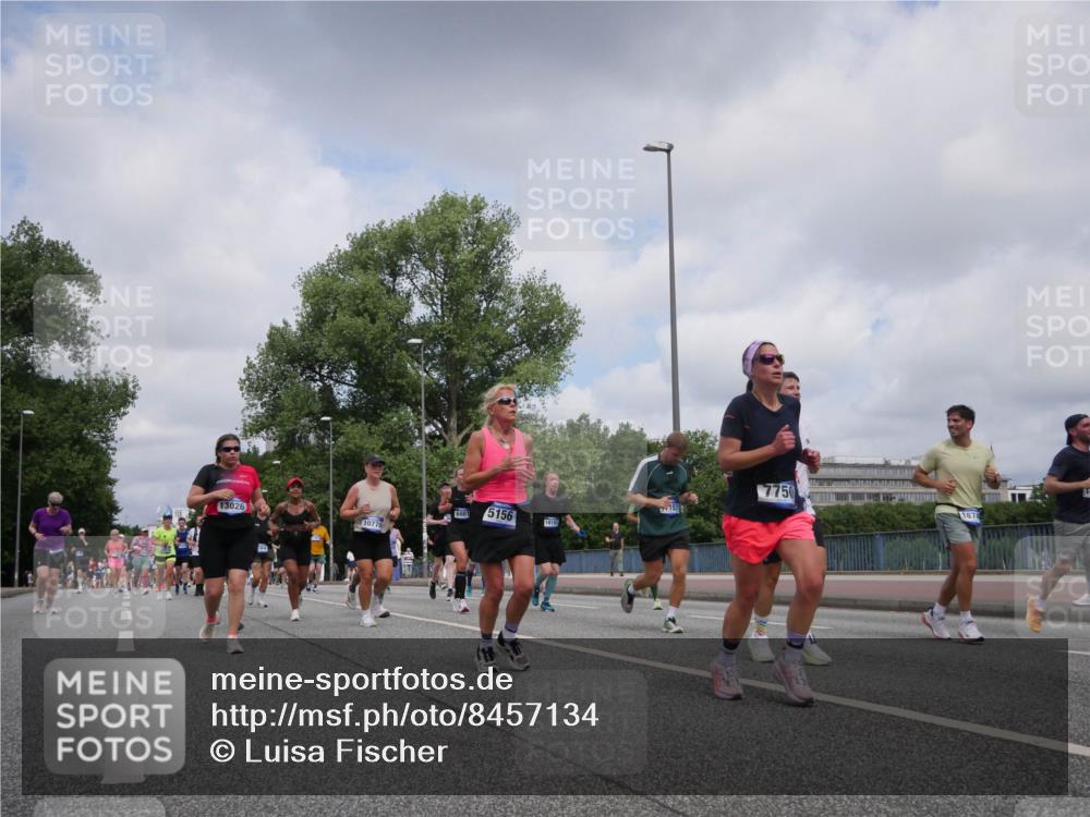 29.06.2025 - hella hamburg halbmarathon Luisa Fischer http://msf.ph/oto/8457134 29.06.2025 10:36:04 Kennedybrücke 13026, 7750, 157, 1874, 5156, 10770, 1732, 1879, 2059, 2384, 3221, 3391, 3422, 3653, 3708, 4030, 4096, 4555, 5156, 5581, 6861, 7135, 7750, 8170, 8839, 9034, 9471, 9768, 10770 meine-sportfotos.de