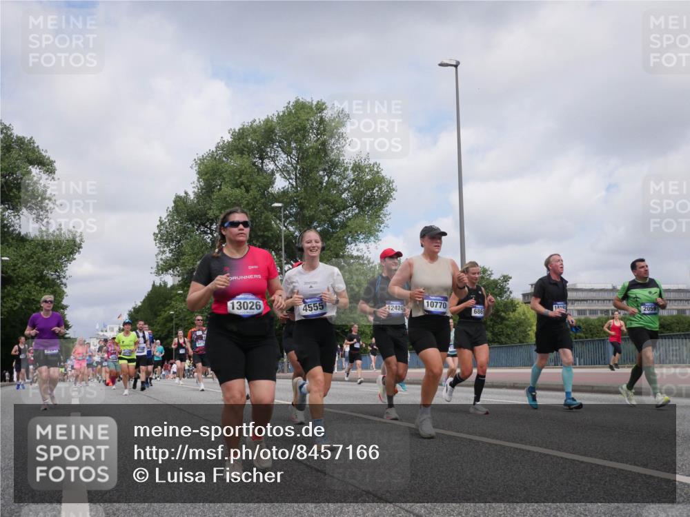 29.06.2025 - hella hamburg halbmarathon Luisa Fischer http://msf.ph/oto/8457166 29.06.2025 10:36:06 Kennedybrücke 9471, 13026, 4555, 2424, 10770, 18191, 686, 2059, 1732, 1879, 2059, 2384, 3221, 3422, 3653, 4030, 4096, 4555, 5156, 5581, 6861, 7750, 8595, 8839, 9034, 9289, 9471, 9768, 9780, 10770 meine-sportfotos.de