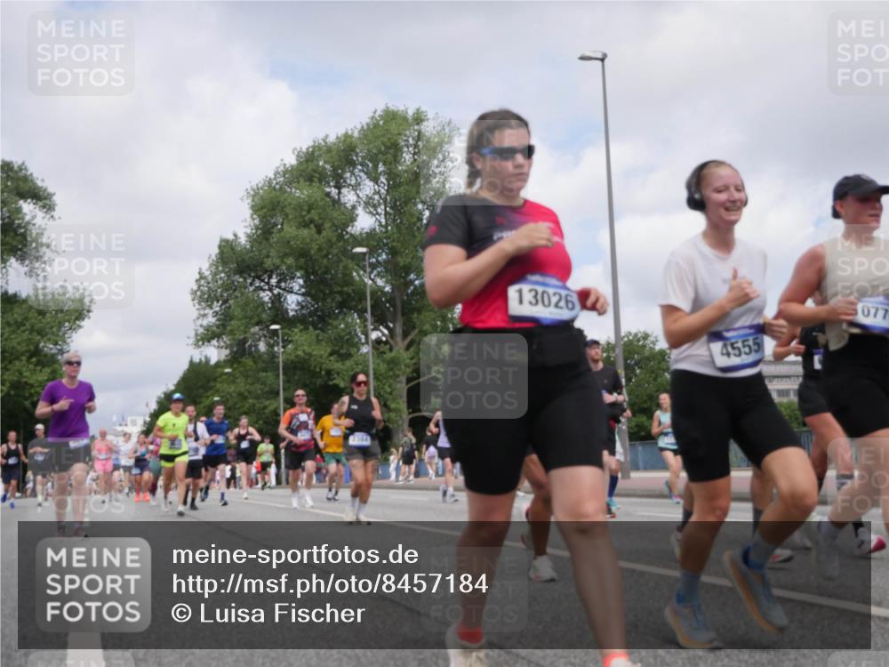 29.06.2025 - hella hamburg halbmarathon Luisa Fischer http://msf.ph/oto/8457184 29.06.2025 10:36:07 Kennedybrücke 2384, 13026, 4555, 077, 1732, 1879, 2059, 2384, 3221, 3422, 3653, 4030, 4096, 4555, 5156, 5581, 6861, 8595, 8839, 9289, 9471, 9768, 9780, 10770 meine-sportfotos.de