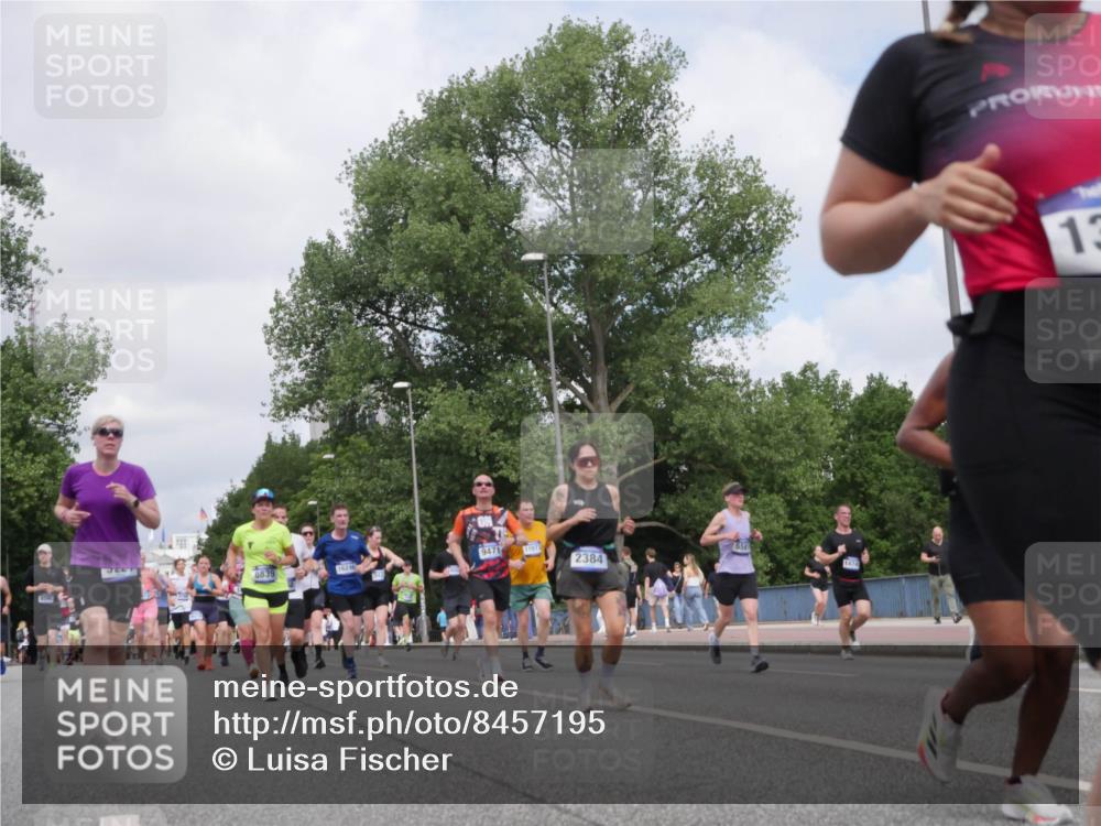 29.06.2025 - hella hamburg halbmarathon Luisa Fischer http://msf.ph/oto/8457195 29.06.2025 10:36:07 Kennedybrücke 9471, 11972, 16246, 2384, 8839, 1474, 1275, 13, 1732, 1879, 2059, 2384, 3221, 3422, 3653, 4030, 4096, 4555, 5156, 5581, 6861, 8595, 8839, 9289, 9471, 9768, 9780, 10770 meine-sportfotos.de