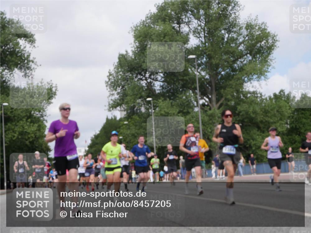 29.06.2025 - hella hamburg halbmarathon Luisa Fischer http://msf.ph/oto/8457205 29.06.2025 10:36:08 Kennedybrücke 1199, 1732, 1879, 2059, 2384, 3221, 3422, 3653, 4030, 4096, 4555, 5156, 5581, 6861, 8595, 8839, 9289, 9471, 9768, 9780, 10770 meine-sportfotos.de