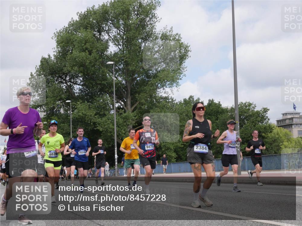 29.06.2025 - hella hamburg halbmarathon Luisa Fischer http://msf.ph/oto/8457228 29.06.2025 10:36:09 Kennedybrücke 8839, 11, 9471, 16246, 342, 2384, 5581, 14743, 1078, 1199, 1732, 1879, 2059, 2384, 3221, 3422, 3653, 4030, 4096, 4446, 4555, 5156, 5581, 6861, 8175, 8595, 8839, 9289, 9471, 9768, 9780, 10770 meine-sportfotos.de