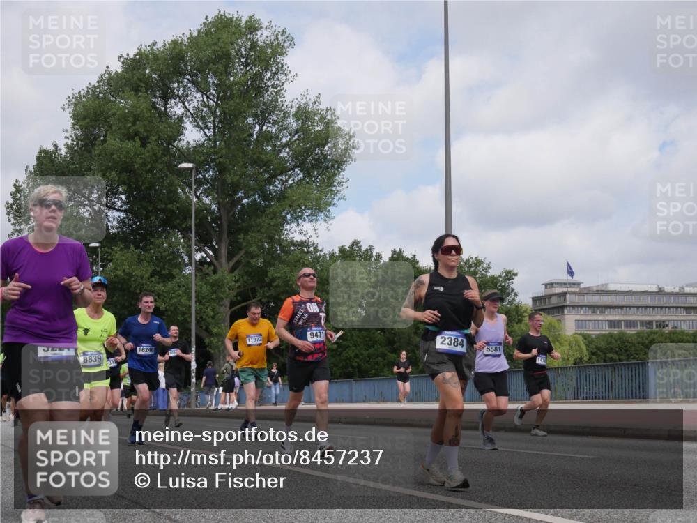 29.06.2025 - hella hamburg halbmarathon Luisa Fischer http://msf.ph/oto/8457237 29.06.2025 10:36:09 Kennedybrücke 9471, 11972, 16246, 2384, 8839, 5581, 147, 1078, 1199, 1732, 1879, 2059, 2384, 3221, 3422, 3653, 4030, 4096, 4446, 4555, 5156, 5581, 6861, 8175, 8595, 8839, 9289, 9471, 9768, 9780, 10770 meine-sportfotos.de
