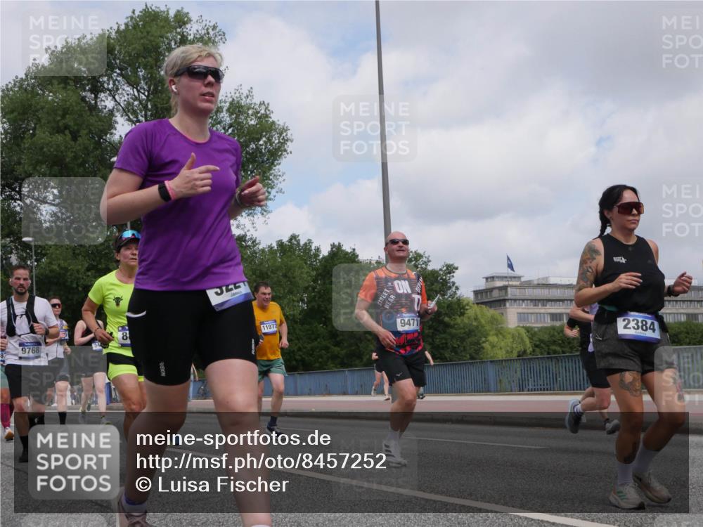 29.06.2025 - hella hamburg halbmarathon Luisa Fischer http://msf.ph/oto/8457252 29.06.2025 10:36:10 Kennedybrücke 9768, 8, 11972, 9471, 2384, 1078, 1199, 1373, 1732, 1879, 2059, 2384, 3221, 3422, 3653, 4030, 4096, 4446, 4555, 5581, 6861, 8175, 8595, 8839, 9289, 9471, 9768, 9780 meine-sportfotos.de