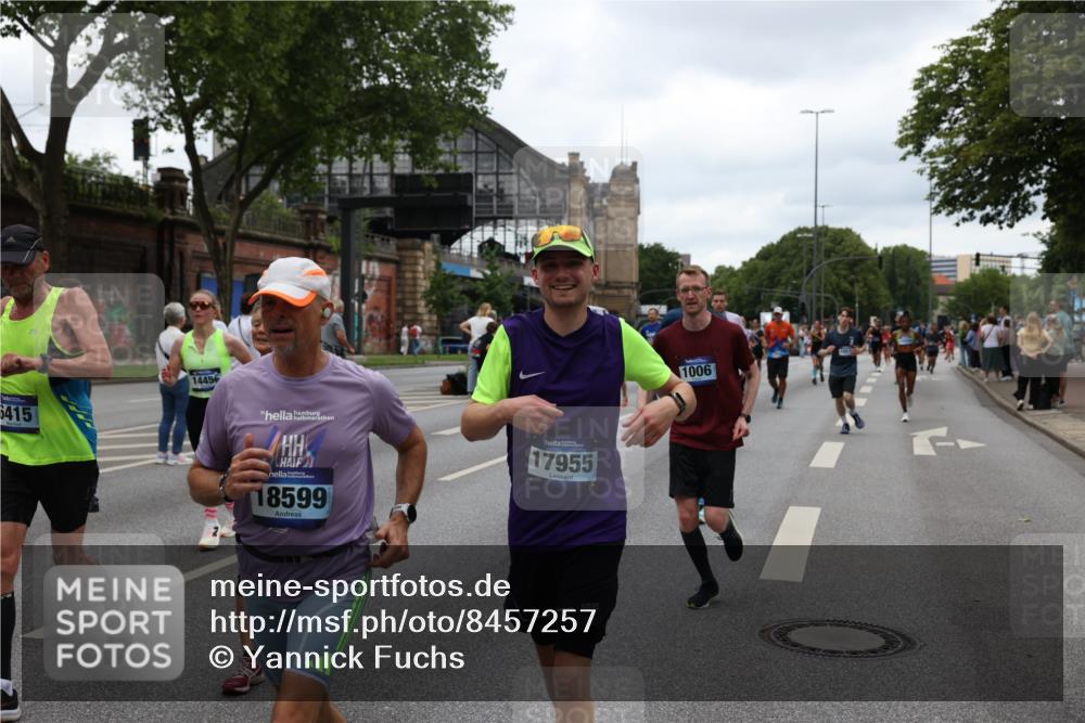 29.06.2025 - hella hamburg halbmarathon Yannick Fuchs http://msf.ph/oto/8457257 29.06.2025 10:56:22 20KM 1006, 1128, 1264, 1377, 1432, 1568, 1573, 1726, 6414, 6415, 6580, 6752, 7658, 7869, 8045, 8154, 8624, 9131, 9718, 9928, 10214, 10519, 10797, 11180, 11670, 11968, 12156, 13498, 13868, 14368, 14456, 15859, 16292, 16654, 16688, 16808, 17136, 17383, 17532, 17955, 18000, 18599, 18919, 19023 meine-sportfotos.de