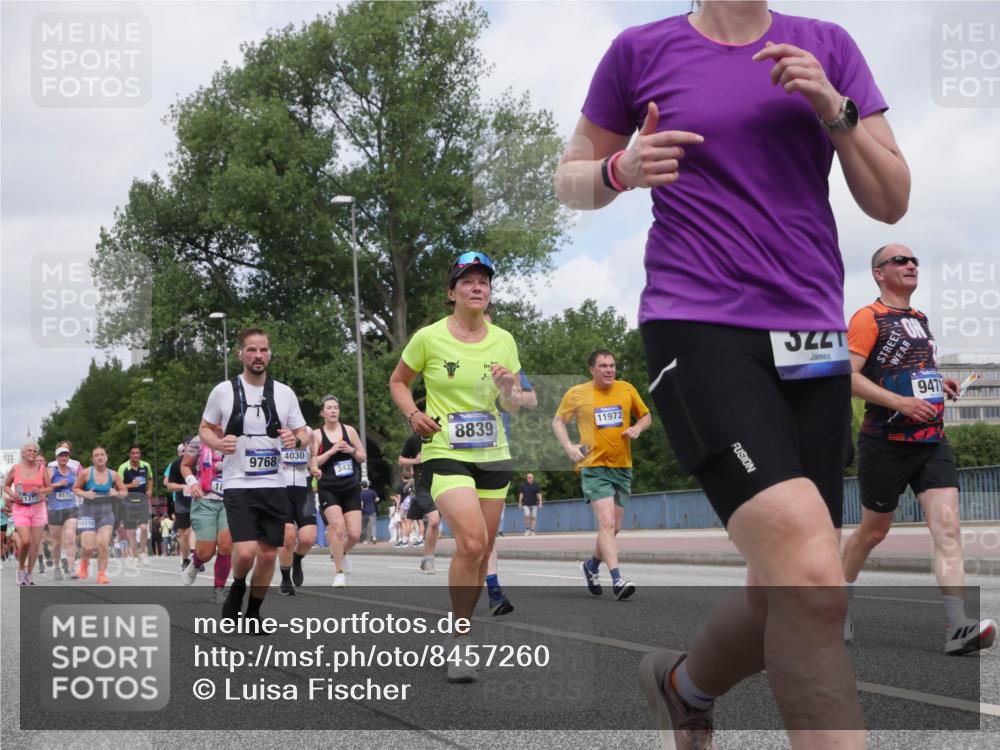 29.06.2025 - hella hamburg halbmarathon Luisa Fischer http://msf.ph/oto/8457260 29.06.2025 10:36:11 Kennedybrücke 1373, 8175, 16310, 18, 4030, 9768, 3422, 8839, 11972, 9471, 1078, 1199, 1373, 1732, 1879, 2384, 2838, 3221, 3422, 3653, 4030, 4096, 4446, 5581, 6861, 8175, 8595, 8839, 9289, 9471, 9768, 9780 meine-sportfotos.de
