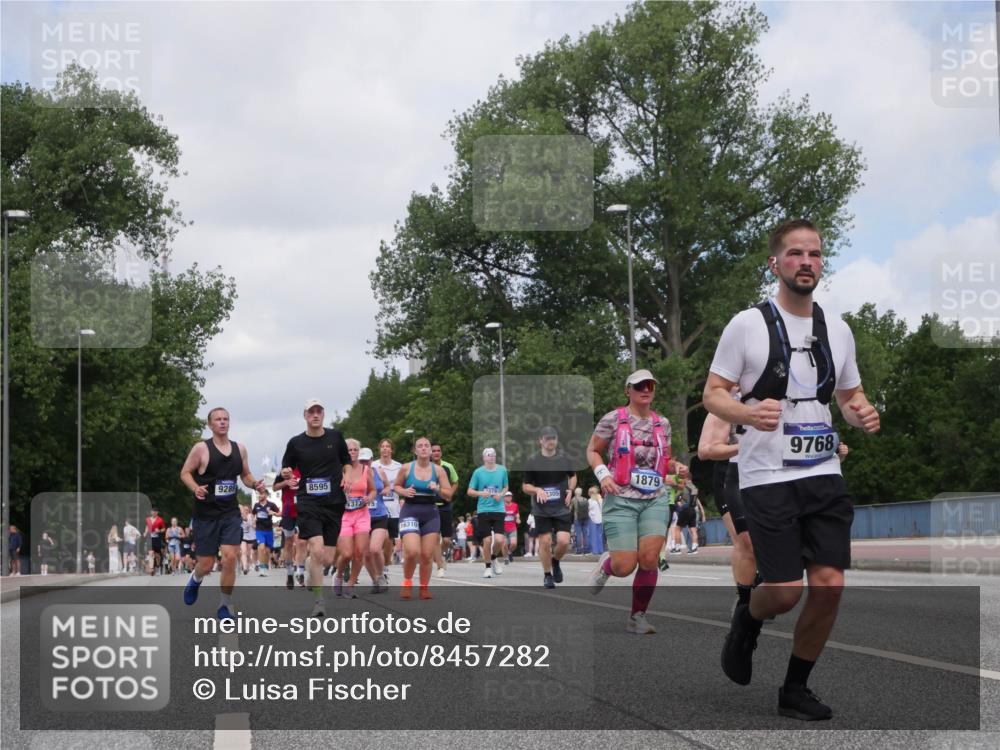 29.06.2025 - hella hamburg halbmarathon Luisa Fischer http://msf.ph/oto/8457282 29.06.2025 10:36:12 Kennedybrücke 9289, 8595, 1373, 45, 1305, 16310, 1879, 9768, 1078, 1199, 1373, 1732, 1879, 2384, 2838, 3221, 3422, 3653, 4030, 4096, 4446, 5581, 6861, 8175, 8595, 8839, 9289, 9471, 9768, 9780 meine-sportfotos.de