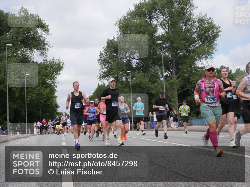 29.06.2025 - hella hamburg halbmarathon Luisa Fischer http://msf.ph/oto/8457298 29.06.2025 10:36:13 Kennedybrücke 9289, 8175, 8595, 0, 4446, 1879, 342, 502, 1078, 1199, 1373, 1732, 1879, 2384, 2838, 3221, 3422, 3653, 4030, 4446, 5581, 8175, 8595, 8839, 9289, 9471, 9768, 9780 meine-sportfotos.de