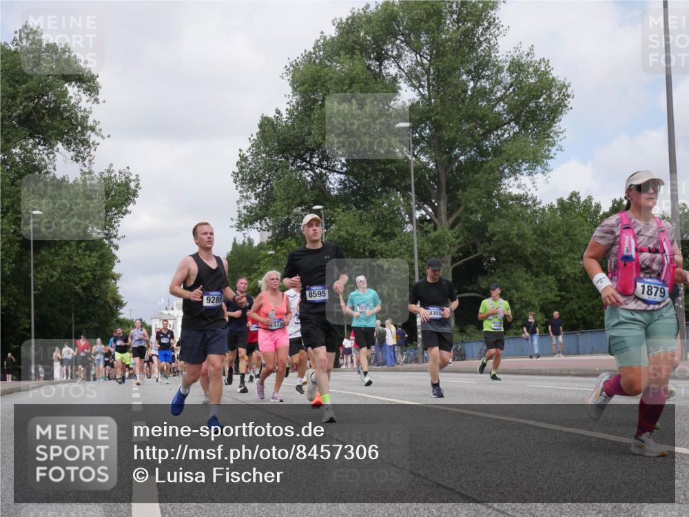 29.06.2025 - hella hamburg halbmarathon Luisa Fischer http://msf.ph/oto/8457306 29.06.2025 10:36:13 Kennedybrücke 9289, 8595, 1078, 4305, 4446, 1879, 1078, 1199, 1373, 1732, 1879, 2384, 2838, 3221, 3422, 3653, 4030, 4446, 5581, 8175, 8595, 8839, 9289, 9471, 9768, 9780 meine-sportfotos.de