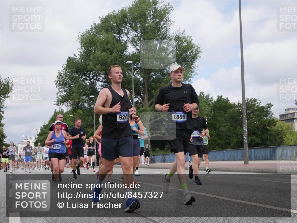29.06.2025 - hella hamburg halbmarathon Luisa Fischer http://msf.ph/oto/8457327 29.06.2025 10:36:15 Kennedybrücke 8175, 9289, 8595, 4305, 4, 48, 1078, 1199, 1373, 1879, 2838, 3422, 3560, 4030, 4446, 8175, 8595, 8993, 9289, 9768, 9780 meine-sportfotos.de
