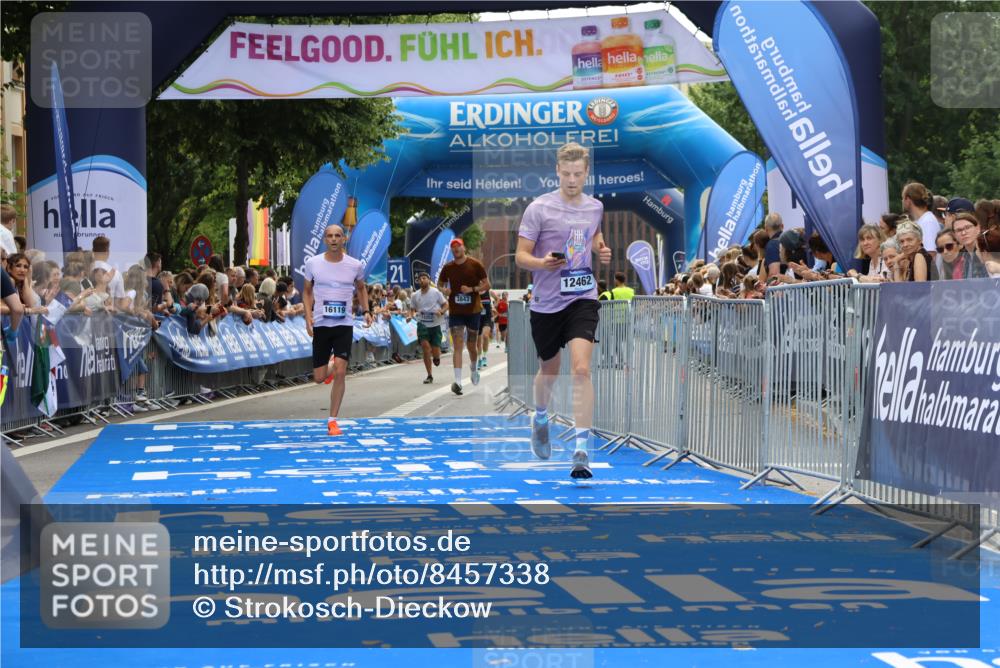 29.06.2025 - hella hamburg halbmarathon Strokosch-Dieckow http://msf.ph/oto/8457338 29.06.2025 10:35:40 Ziel 4062, 10384, 12462, 12899, 14841, 16119, 16123, 18841 meine-sportfotos.de
