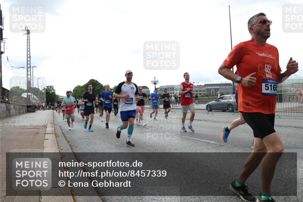29.06.2025 - hella hamburg halbmarathon Lena Gebhardt http://msf.ph/oto/8457339 29.06.2025 10:31:36 Lombardsbrücke 11800, 11800, 18672, 9183, 17404, 17517, 5165, 1235, 1292, 1373, 1844, 1879, 1979, 2414, 2672, 2831, 2832, 2914, 3396, 3397, 3424, 3571, 3681, 3751, 4561, 4817, 4877, 4953, 5165, 5437, 5846, 5943, 5965, 6057, 6078, 6160, 6546, 6573, 6640, 7334, 7604, 7772, 7898, 8050, 8072, 8073, 8304, 8620, 8806, 9078, 9104, 9183, 9478, 9812, 9883, 10111, 10240, 10586, 11587, 11988, 13724, 14349, 15725, 16457, 16978, 17404, 17509, 17517, 17587, 17706 meine-sportfotos.de