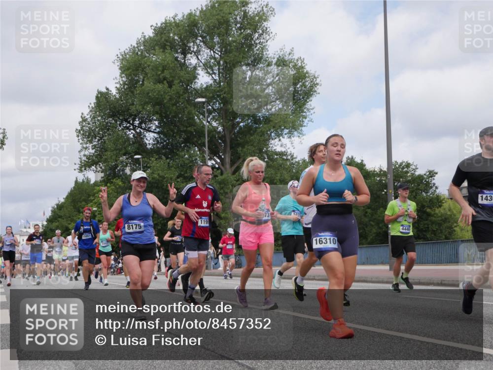 29.06.2025 - hella hamburg halbmarathon Luisa Fischer http://msf.ph/oto/8457352 29.06.2025 10:36:16 Kennedybrücke 15951, 8175, 1199, 11719, 73, 1078, 16310, 4446, 1430, 1078, 1199, 1373, 1879, 2838, 3422, 3560, 4030, 4446, 8175, 8595, 8993, 9289, 9768, 9780 meine-sportfotos.de