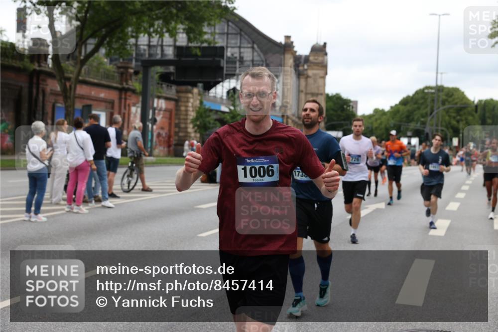 29.06.2025 - hella hamburg halbmarathon Yannick Fuchs http://msf.ph/oto/8457414 29.06.2025 10:56:23 20KM 1006, 1128, 1264, 1377, 1432, 1568, 1573, 1726, 6414, 6415, 6580, 6752, 7658, 7869, 8045, 8154, 8624, 8730, 9131, 9718, 9928, 10214, 10519, 10797, 11180, 11670, 11968, 12156, 13498, 13868, 14368, 14456, 15859, 16292, 16654, 16688, 16808, 17136, 17383, 17532, 17955, 18000, 18599, 18919, 19023 meine-sportfotos.de