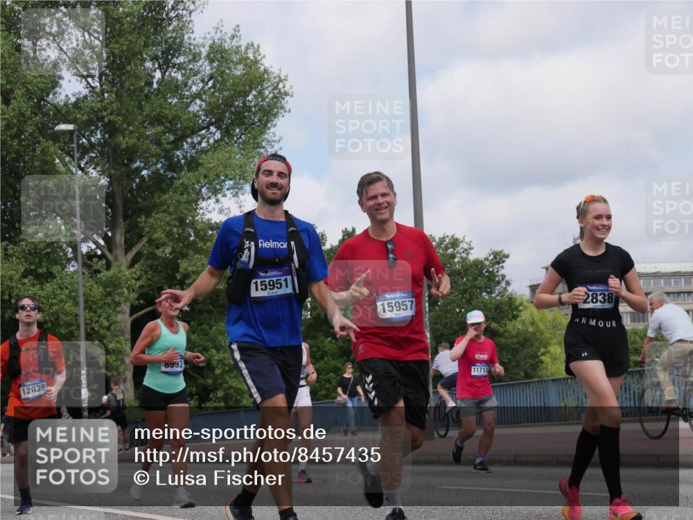 29.06.2025 - hella hamburg halbmarathon Luisa Fischer http://msf.ph/oto/8457435 29.06.2025 10:36:21 Kennedybrücke 12039, 8993, 15951, 15957, 11713, 2838, 1078, 1199, 1324, 1373, 2838, 3341, 3560, 3871, 4164, 4446, 5917, 6773, 8175, 8993, 9750 meine-sportfotos.de