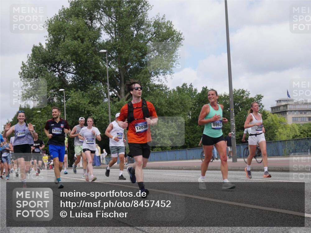 29.06.2025 - hella hamburg halbmarathon Luisa Fischer http://msf.ph/oto/8457452 29.06.2025 10:36:22 Kennedybrücke 13960, 1324, 5917, 13959, 18, 4650, 1639, 12039, 8993, 3560, 1078, 1324, 1373, 2085, 2838, 3341, 3560, 3871, 4164, 4446, 5917, 6773, 8175, 8993, 9750 meine-sportfotos.de