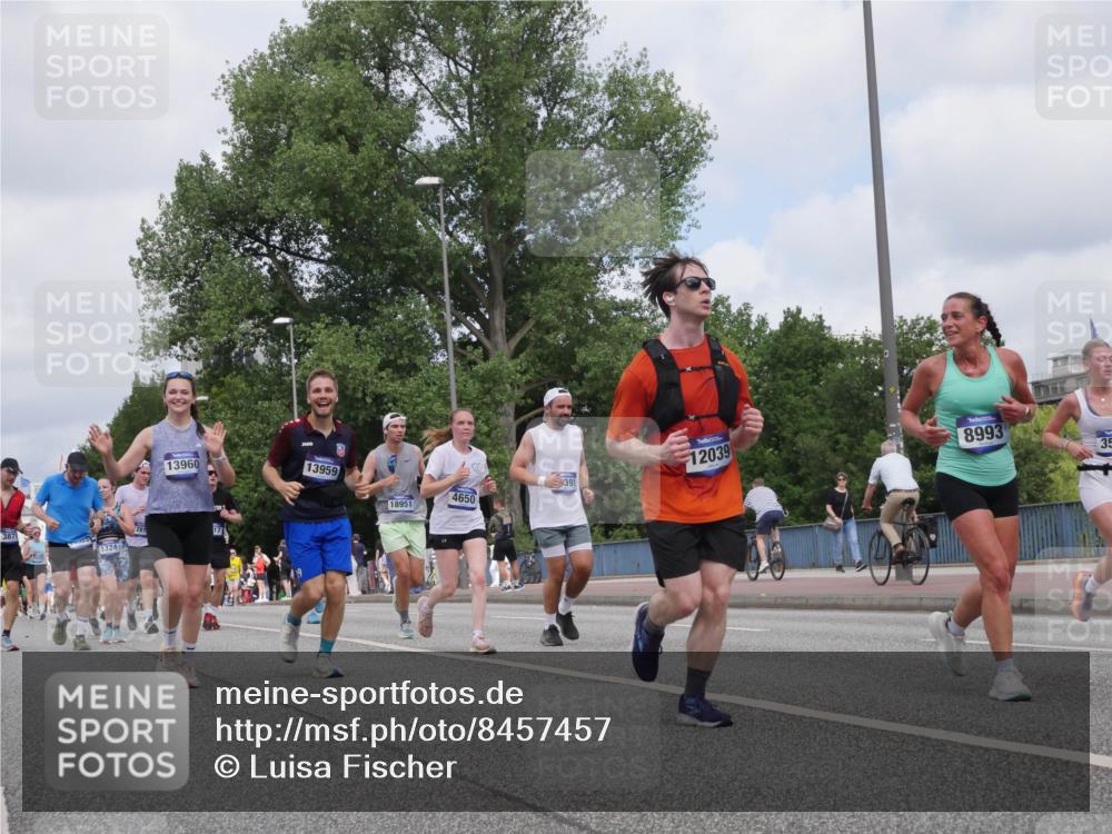 29.06.2025 - hella hamburg halbmarathon Luisa Fischer http://msf.ph/oto/8457457 29.06.2025 10:36:22 Kennedybrücke 3871, 1324, 281, 13960, 13959, 18951, 4650, 391, 12039, 8993, 35, 1078, 1324, 1373, 2085, 2838, 3341, 3560, 3871, 4164, 4446, 5917, 6773, 8175, 8993, 9750 meine-sportfotos.de