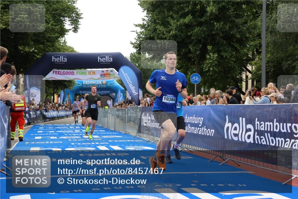 29.06.2025 - hella hamburg halbmarathon Strokosch-Dieckow http://msf.ph/oto/8457467 29.06.2025 10:35:36 Ziel 1344, 4062, 5269, 10384, 12462, 12899, 14841, 16123, 16695, 17612, 17826, 18841 meine-sportfotos.de