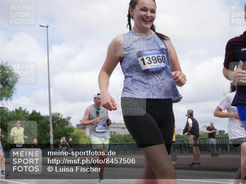 29.06.2025 - hella hamburg halbmarathon Luisa Fischer http://msf.ph/oto/8457506 29.06.2025 10:36:26 Kennedybrücke 18951, 13960, 1324, 1995, 2085, 3341, 3560, 3871, 4164, 5180, 5917, 6773, 6999, 7705, 8891, 8993, 9591, 9750 meine-sportfotos.de