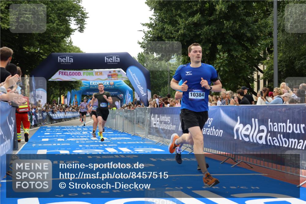 29.06.2025 - hella hamburg halbmarathon Strokosch-Dieckow http://msf.ph/oto/8457515 29.06.2025 10:35:36 Ziel 1344, 4062, 5269, 10384, 12462, 12899, 14841, 16123, 16695, 17612, 17826, 18841 meine-sportfotos.de