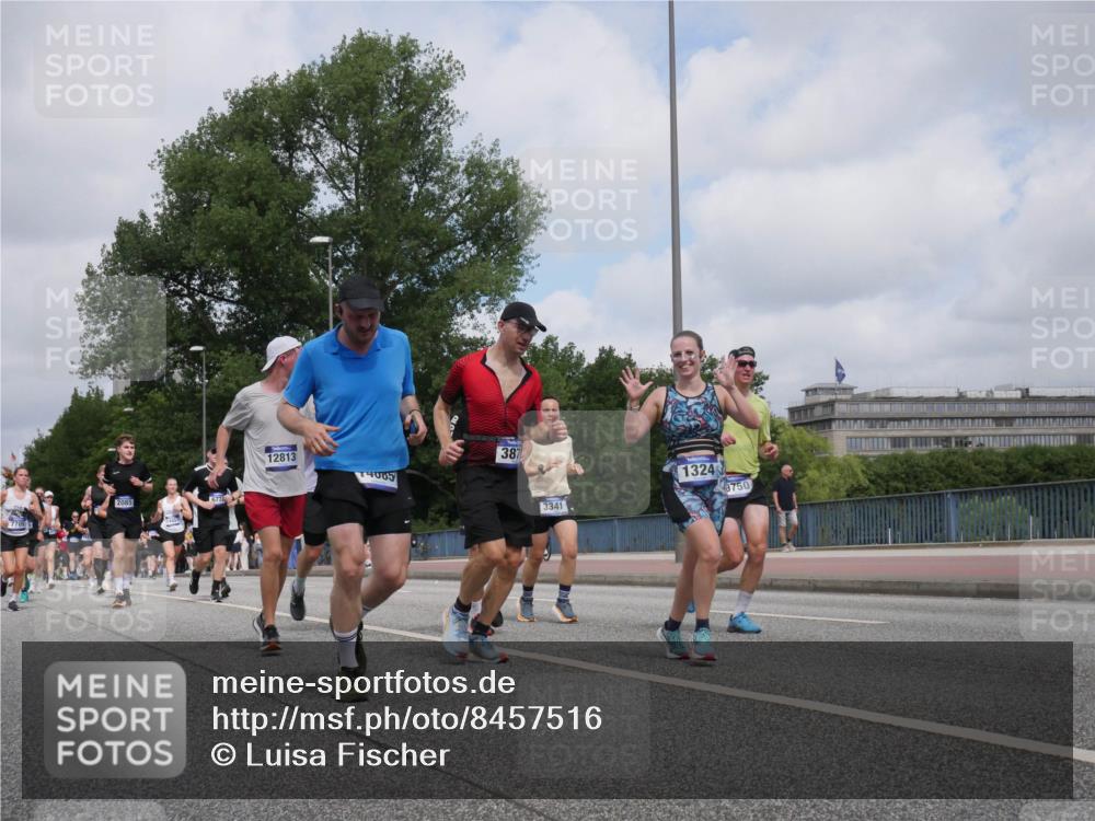 29.06.2025 - hella hamburg halbmarathon Luisa Fischer http://msf.ph/oto/8457516 29.06.2025 10:36:27 Kennedybrücke 677, 12813, 4085, 387, 3341, 1324, 8750, 1324, 1995, 2085, 2342, 3341, 3560, 3871, 4164, 5180, 5917, 6773, 6999, 7705, 8891, 8993, 9591, 9750 meine-sportfotos.de