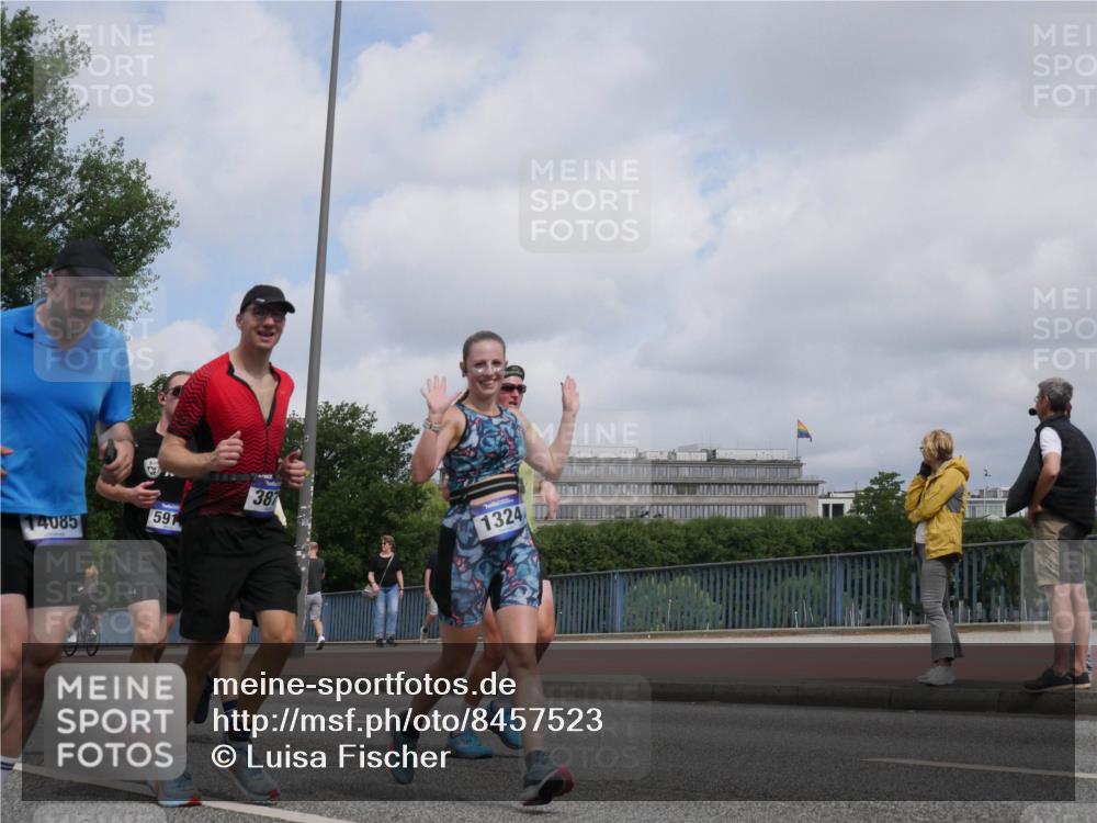 29.06.2025 - hella hamburg halbmarathon Luisa Fischer http://msf.ph/oto/8457523 29.06.2025 10:36:28 Kennedybrücke 14085, 591, 387, 1324, 1324, 1995, 2085, 2342, 3341, 3871, 4164, 5180, 5917, 6773, 6999, 7705, 8891, 9591, 9750 meine-sportfotos.de