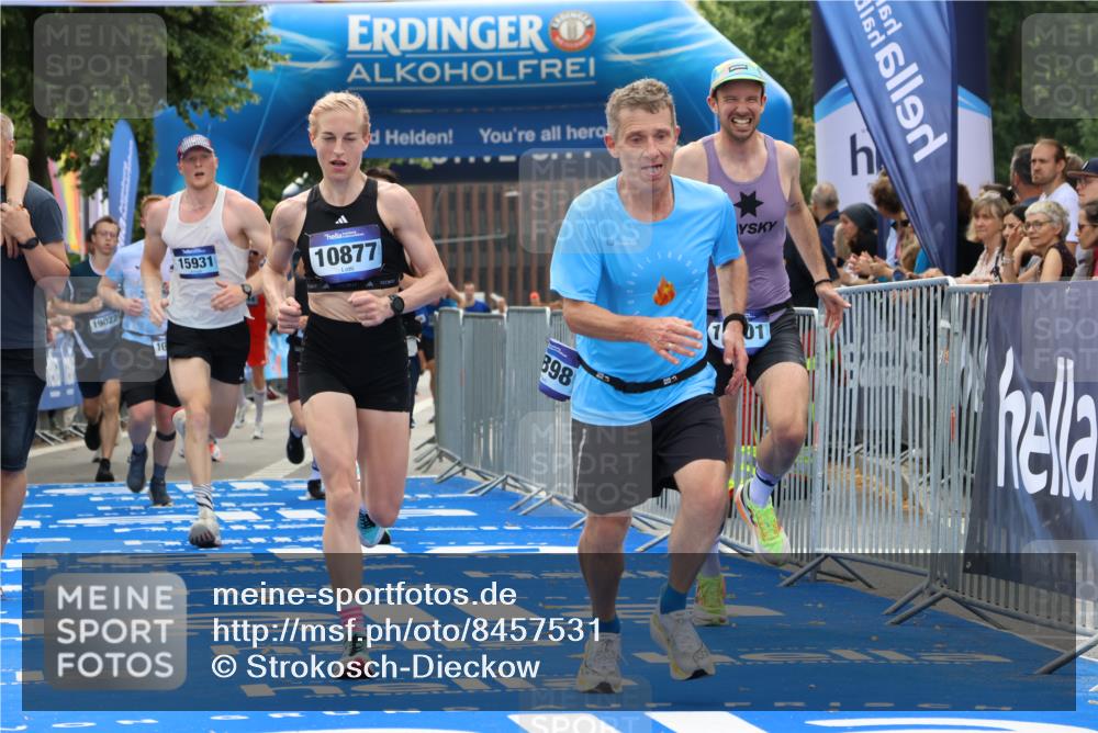 29.06.2025 - hella hamburg halbmarathon Strokosch-Dieckow http://msf.ph/oto/8457531 29.06.2025 10:35:21 Ziel 1889, 4050, 4944, 7867, 10771, 10877, 11898, 12514, 13798, 14789, 15390, 15701, 15773, 15931, 15959, 16811, 19022 meine-sportfotos.de