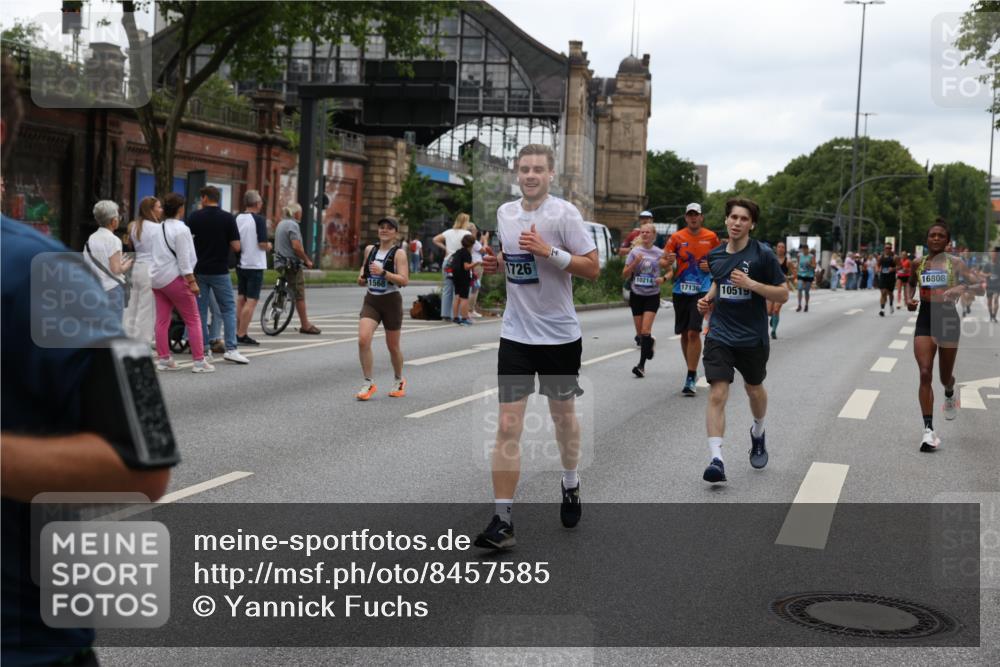 29.06.2025 - hella hamburg halbmarathon Yannick Fuchs http://msf.ph/oto/8457585 29.06.2025 10:56:25 20KM 1006, 1128, 1264, 1377, 1432, 1568, 1573, 1726, 6414, 6415, 6752, 7658, 7869, 8045, 8624, 8730, 9131, 9718, 10214, 10519, 11180, 11670, 12156, 13498, 13868, 14368, 14456, 15859, 16292, 16654, 16688, 16808, 17136, 17383, 17532, 17955, 18599, 18919, 19023 meine-sportfotos.de
