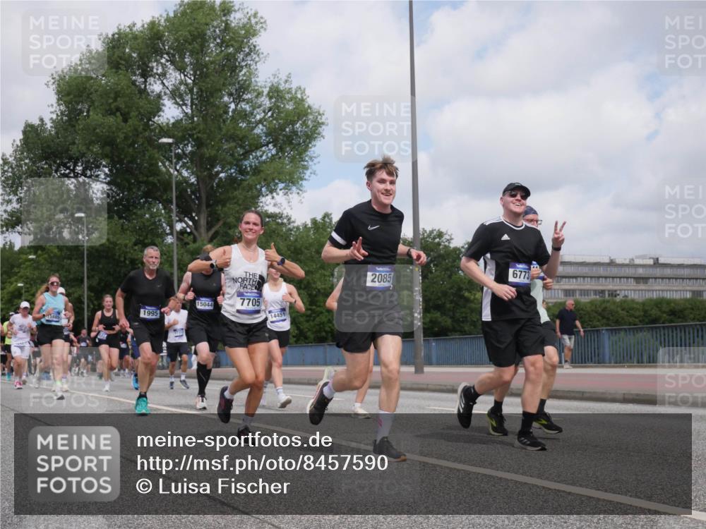 29.06.2025 - hella hamburg halbmarathon Luisa Fischer http://msf.ph/oto/8457590 29.06.2025 10:36:32 Kennedybrücke 1995, 15885, 15044, 7705, 14451, 2085, 6773, 1995, 2085, 2342, 3341, 3812, 4164, 5180, 5917, 6773, 6999, 7308, 7309, 7705, 8891, 9591 meine-sportfotos.de