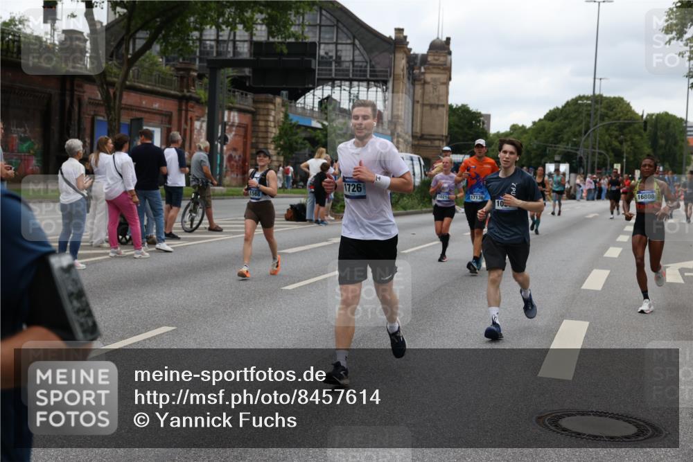 29.06.2025 - hella hamburg halbmarathon Yannick Fuchs http://msf.ph/oto/8457614 29.06.2025 10:56:25 20KM 1006, 1128, 1264, 1377, 1432, 1568, 1573, 1726, 6414, 6415, 6752, 7658, 7869, 8045, 8624, 8730, 9131, 9718, 10214, 10519, 11180, 11670, 12156, 13498, 13868, 14368, 14456, 15859, 16292, 16654, 16688, 16808, 17136, 17383, 17532, 17955, 18599, 18919, 19023 meine-sportfotos.de