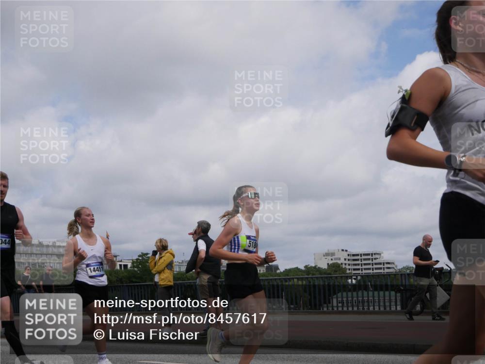 29.06.2025 - hella hamburg halbmarathon Luisa Fischer http://msf.ph/oto/8457617 29.06.2025 10:36:34 Kennedybrücke 044, 14451, 518, 1995, 2085, 2342, 3812, 4164, 5180, 6773, 6999, 7308, 7309, 7705, 8891, 9234, 9591 meine-sportfotos.de