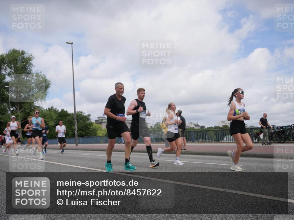 29.06.2025 - hella hamburg halbmarathon Luisa Fischer http://msf.ph/oto/8457622 29.06.2025 10:36:34 Kennedybrücke 1504, 51, 1995, 2085, 2342, 3812, 4164, 5180, 6773, 6999, 7308, 7309, 7705, 8891, 9234, 9591 meine-sportfotos.de