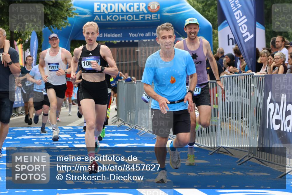 29.06.2025 - hella hamburg halbmarathon Strokosch-Dieckow http://msf.ph/oto/8457627 29.06.2025 10:35:21 Ziel 1889, 4050, 4944, 7867, 10771, 10877, 11898, 12514, 13798, 14789, 15390, 15701, 15773, 15931, 15959, 16811, 19022 meine-sportfotos.de