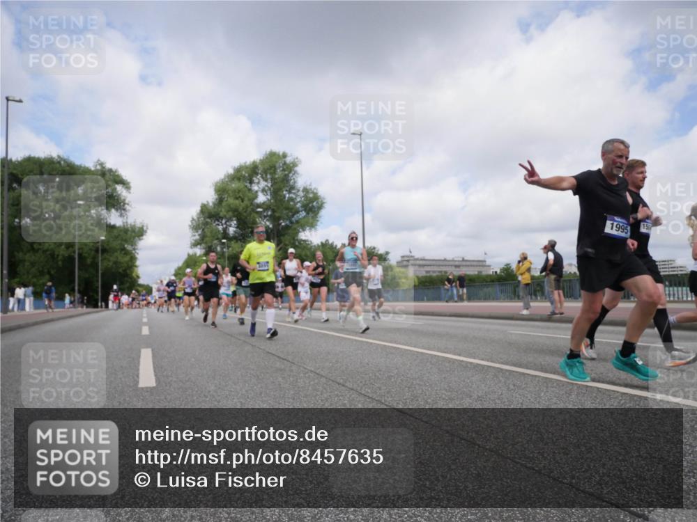 29.06.2025 - hella hamburg halbmarathon Luisa Fischer http://msf.ph/oto/8457635 29.06.2025 10:36:35 Kennedybrücke 150, 1995, 1995, 2085, 2342, 3812, 5180, 6999, 7308, 7309, 7705, 8891, 9234, 9591 meine-sportfotos.de