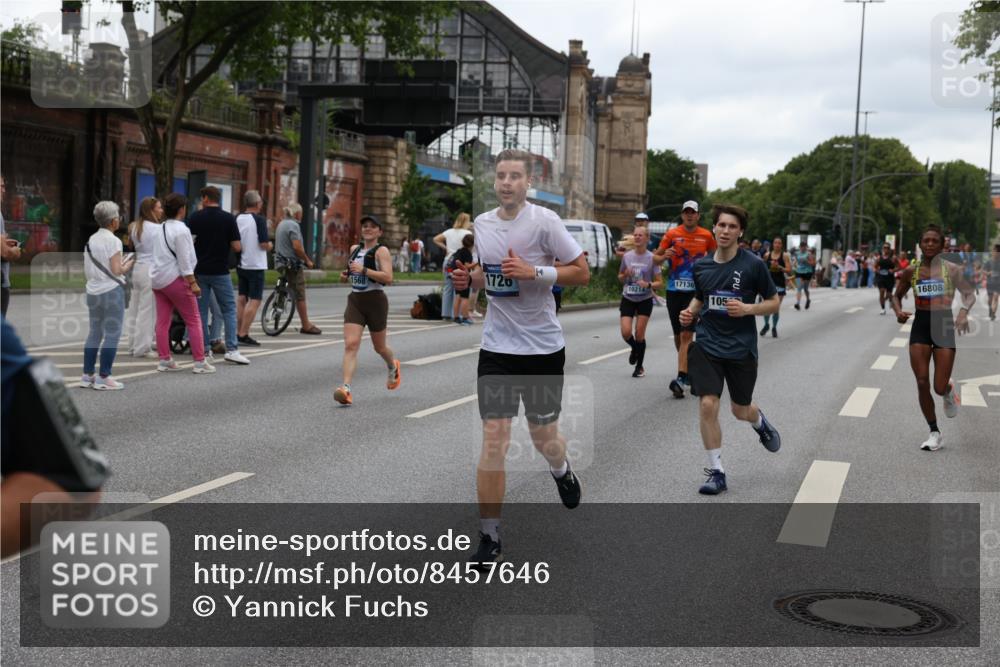 29.06.2025 - hella hamburg halbmarathon Yannick Fuchs http://msf.ph/oto/8457646 29.06.2025 10:56:25 20KM 1006, 1128, 1264, 1377, 1432, 1568, 1573, 1726, 6414, 6415, 6752, 7658, 7869, 8045, 8624, 8730, 9131, 9718, 10214, 10519, 11180, 11670, 12156, 13498, 13868, 14368, 14456, 15859, 16292, 16654, 16688, 16808, 17136, 17383, 17532, 17955, 18599, 18919, 19023 meine-sportfotos.de