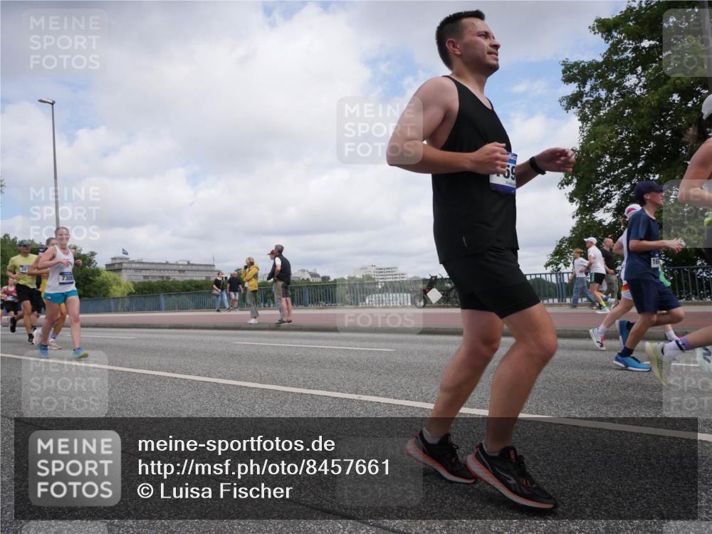 29.06.2025 - hella hamburg halbmarathon Luisa Fischer http://msf.ph/oto/8457661 29.06.2025 10:36:39 Kennedybrücke 7308, 59, 2342, 2776, 3812, 4361, 5075, 5584, 6999, 7308, 7309, 8891, 9234, 9591, 9706, 9799 meine-sportfotos.de
